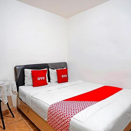 Готель Oyo 91390 Kost Grand Royal Elite Сурабая Екстер'єр фото