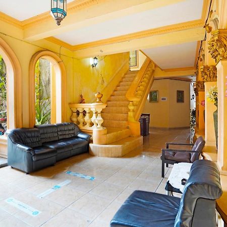 Готель Oyo 91390 Kost Grand Royal Elite Сурабая Екстер'єр фото