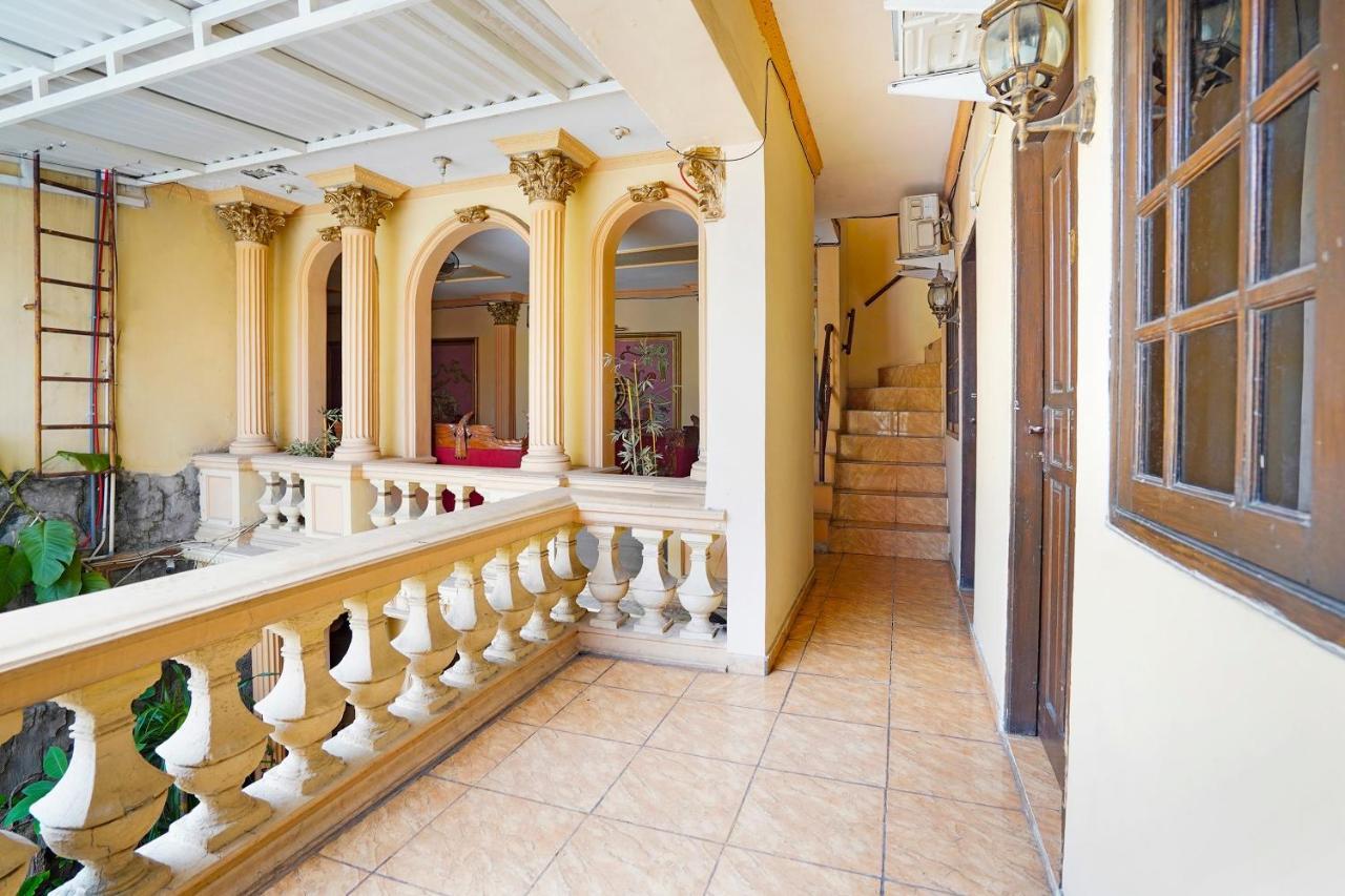 Готель Oyo 91390 Kost Grand Royal Elite Сурабая Екстер'єр фото
