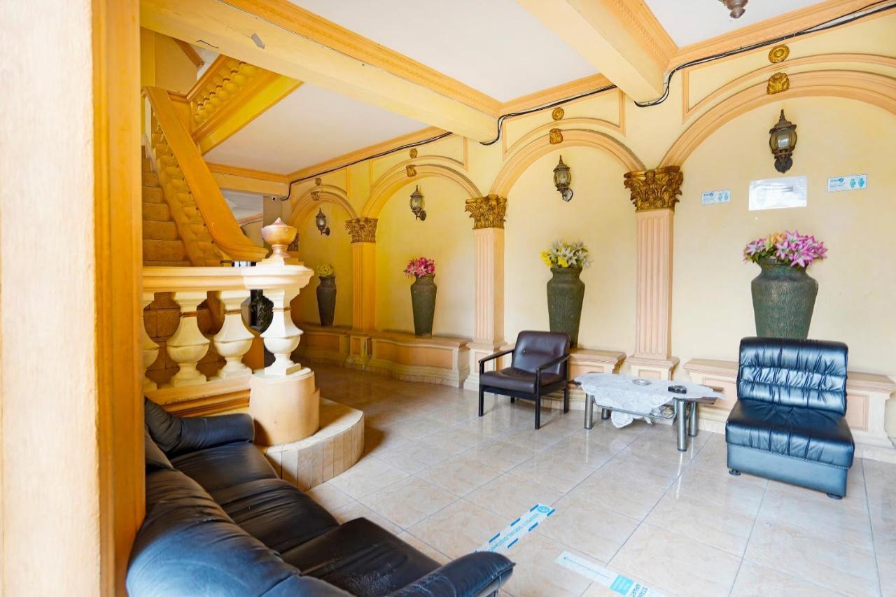 Готель Oyo 91390 Kost Grand Royal Elite Сурабая Екстер'єр фото