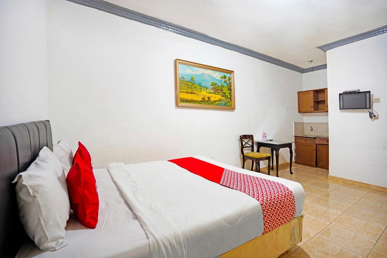 Готель Oyo 91390 Kost Grand Royal Elite Сурабая Екстер'єр фото